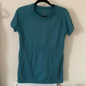 Athleta Momentum Tee